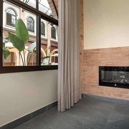 Pousada Luis XV Campos do Jordão المظهر الخارجي الصورة A fireplace in a home