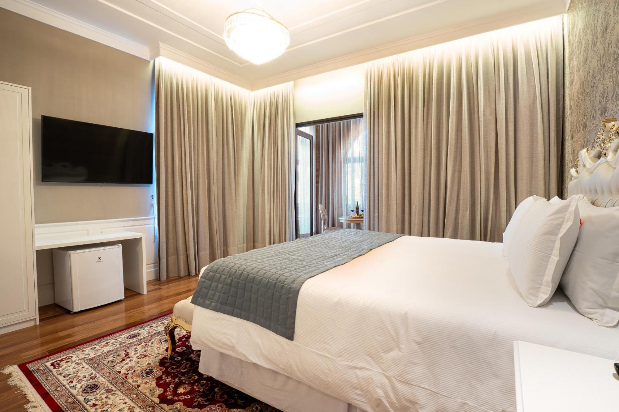Pousada Luis XV Campos do Jordão المظهر الخارجي الصورة A bedroom at the hotel