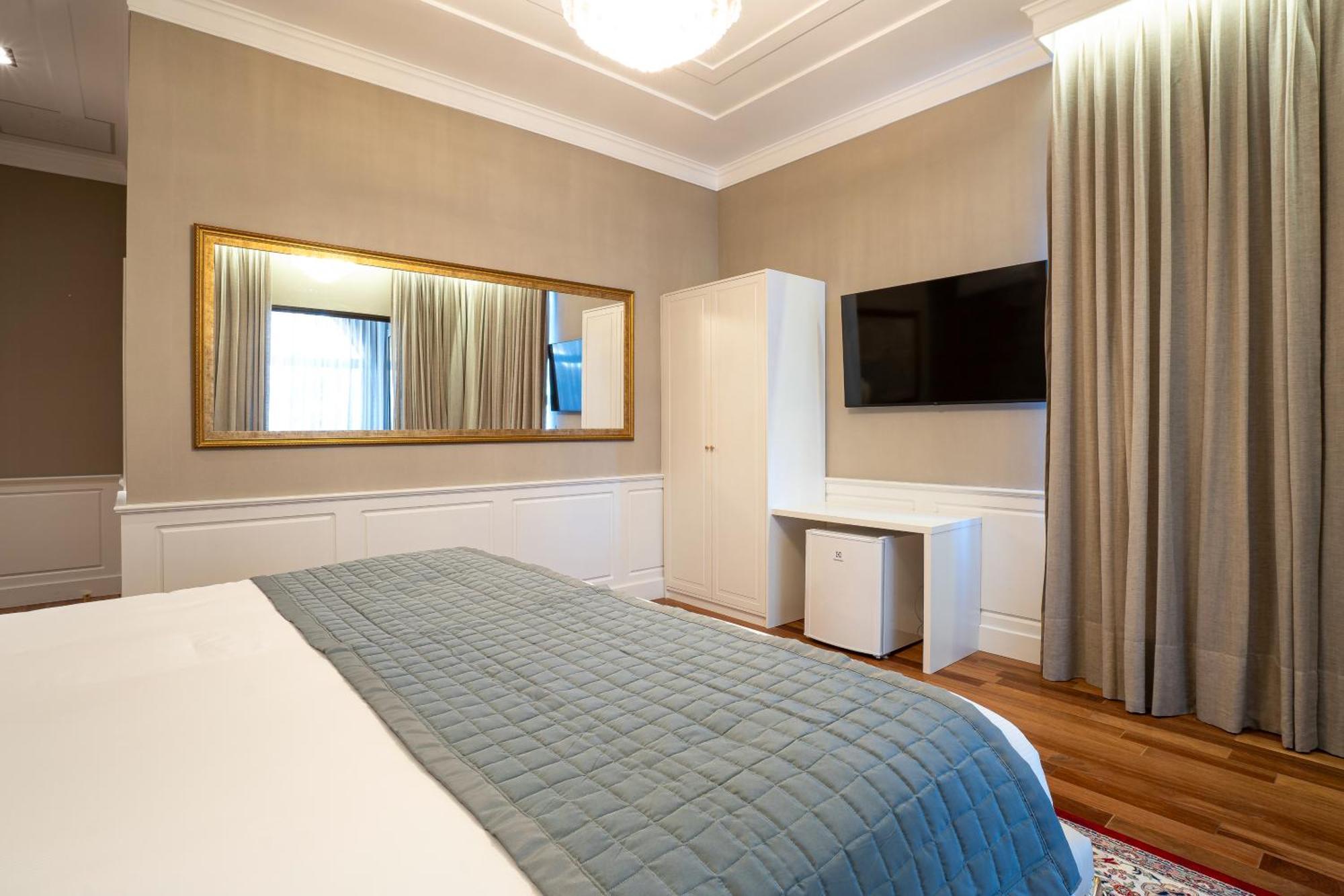Pousada Luis XV Campos do Jordão المظهر الخارجي الصورة A bedroom at the hotel