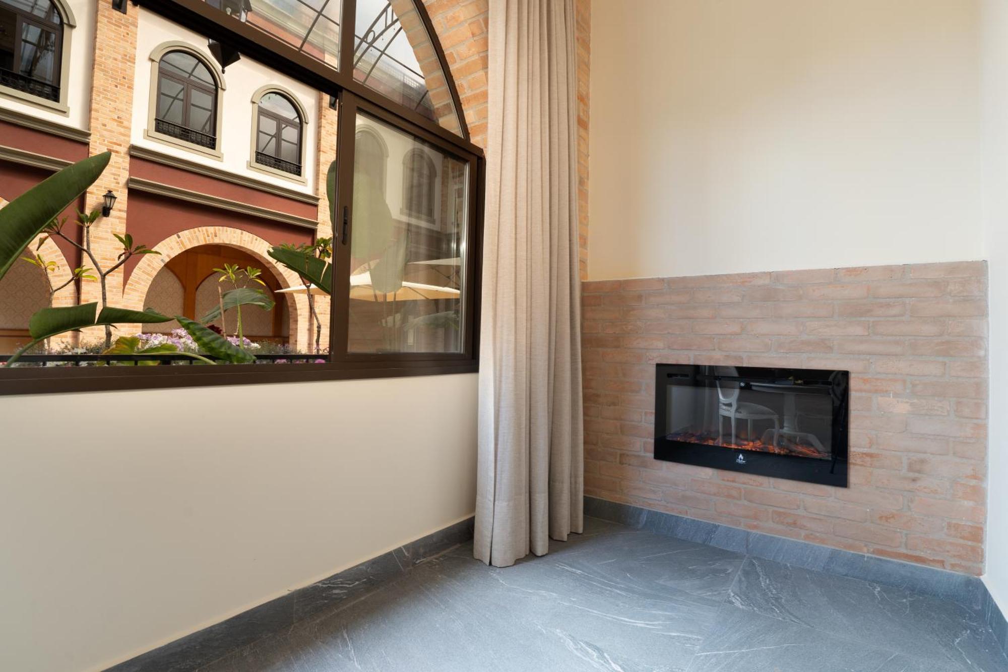 Pousada Luis XV Campos do Jordão المظهر الخارجي الصورة A fireplace in a home