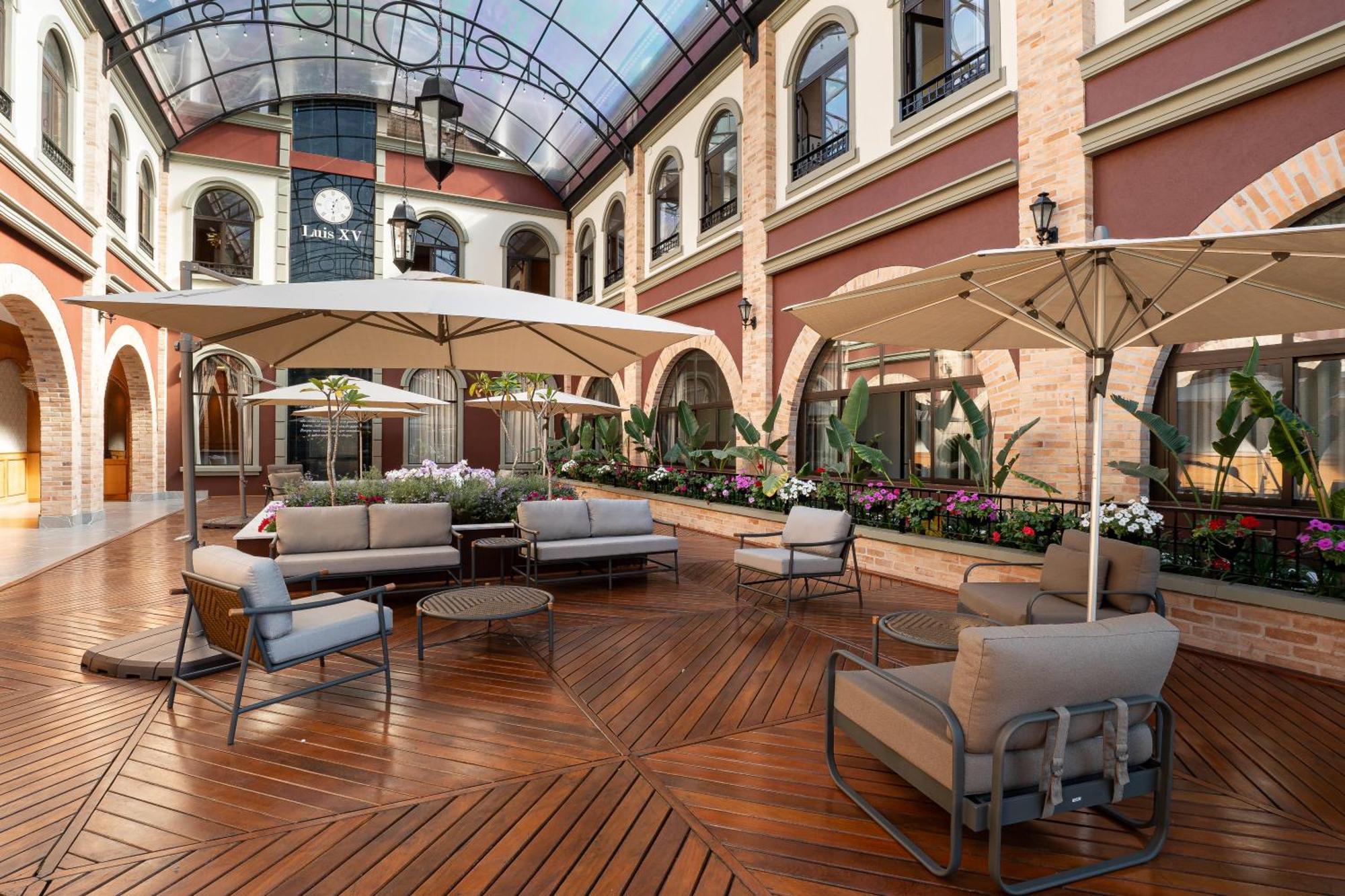 Pousada Luis XV Campos do Jordão المظهر الخارجي الصورة The interior of the hotel