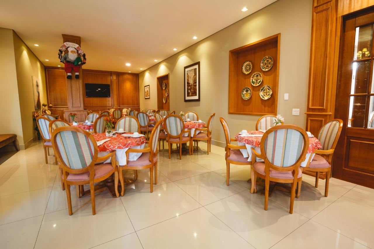 Pousada Luis XV Campos do Jordão المظهر الخارجي الصورة The restaurant at the hotel