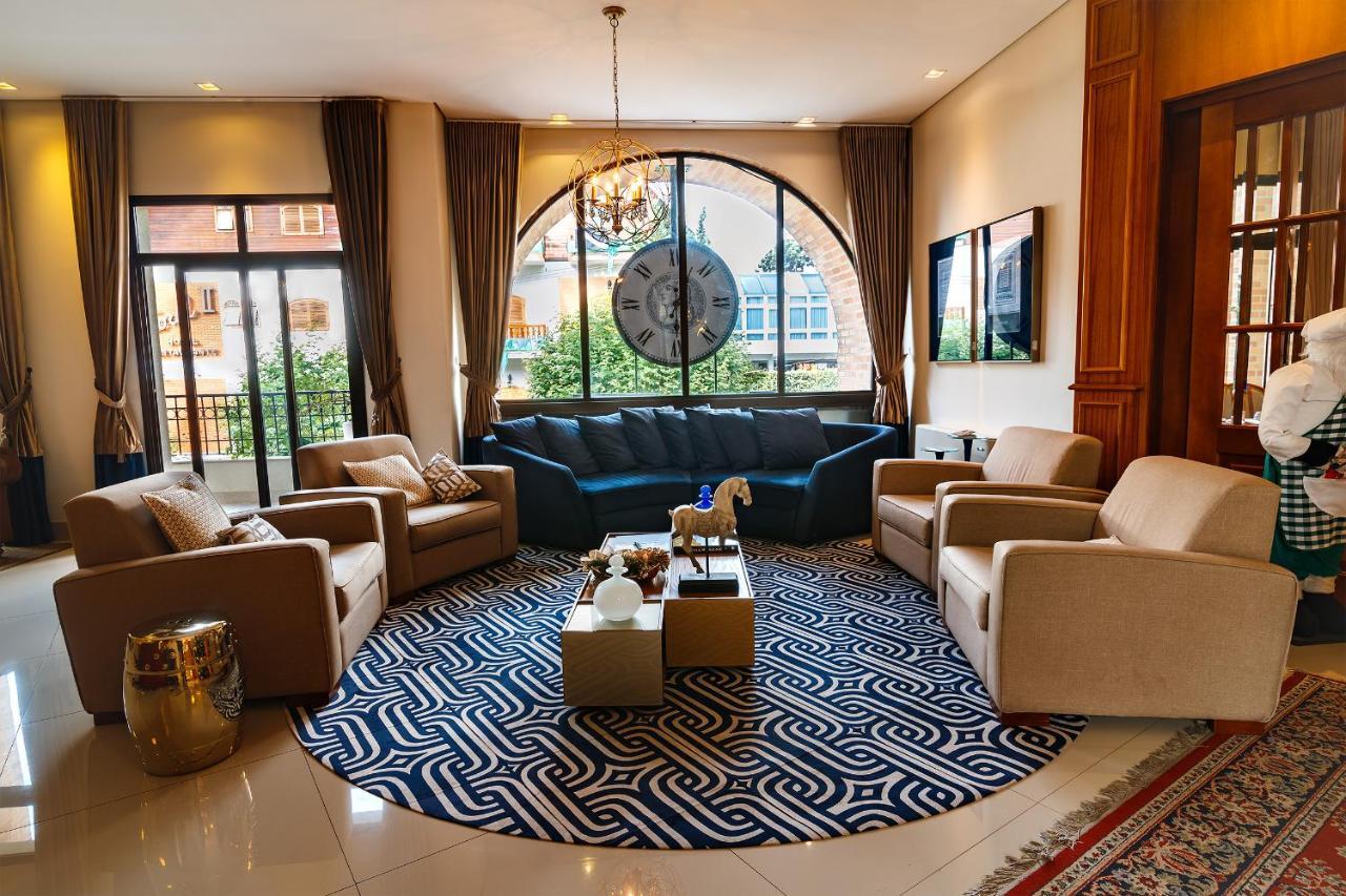 Pousada Luis XV Campos do Jordão المظهر الخارجي الصورة The lobby of the hotel
