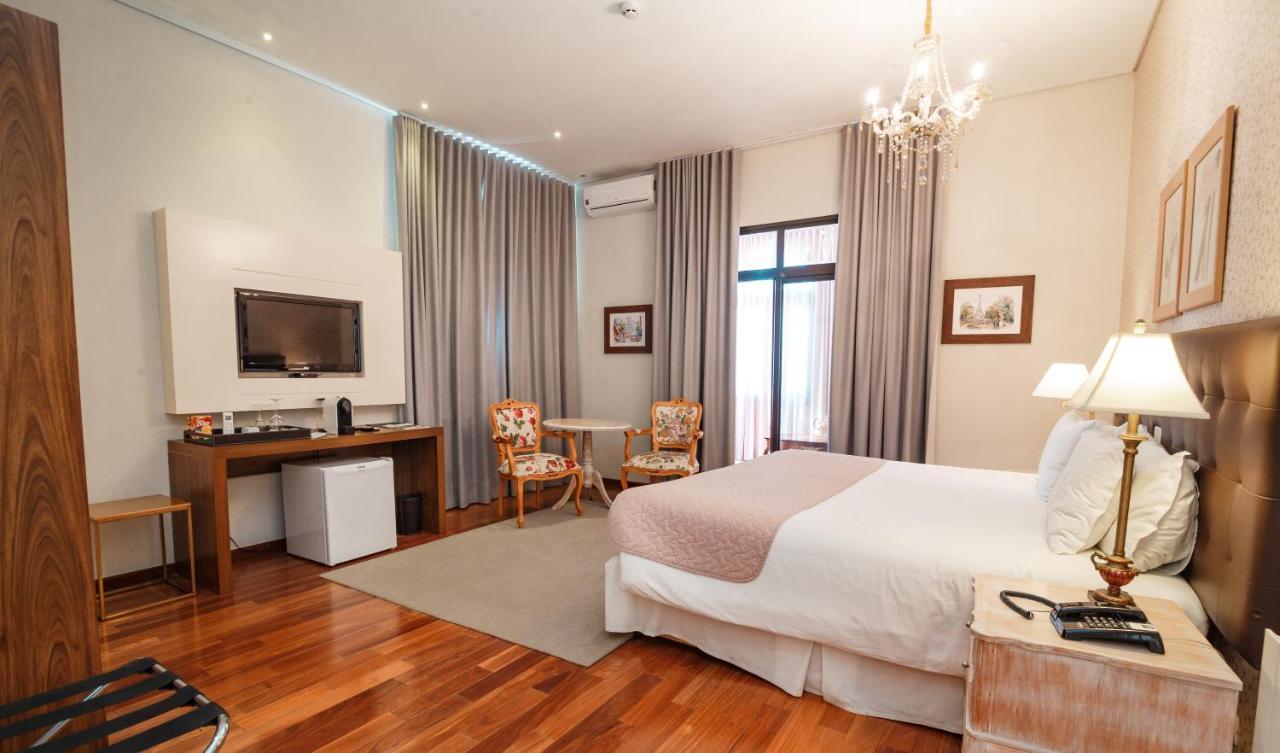 Pousada Luis XV Campos do Jordão المظهر الخارجي الصورة A room at the hotel