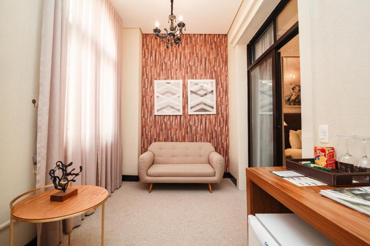 Pousada Luis XV Campos do Jordão المظهر الخارجي الصورة A room at the hotel
