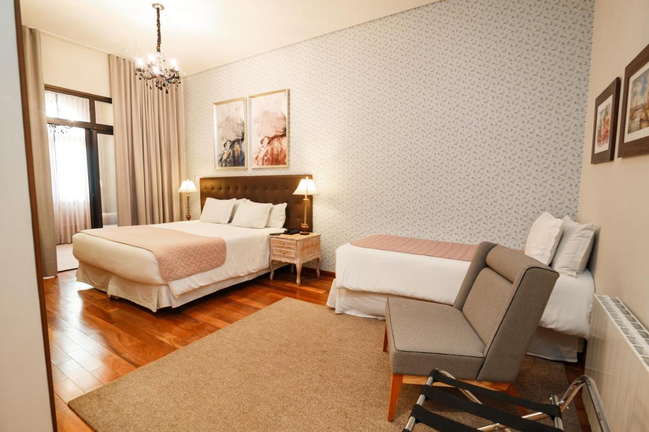 Pousada Luis XV Campos do Jordão المظهر الخارجي الصورة A room at the hotel